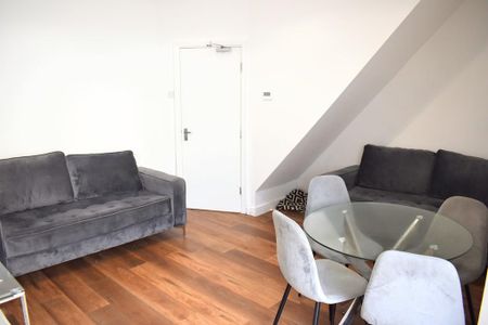 4 bedroom terraced house to rent - Photo 4