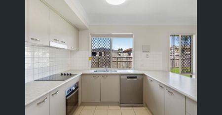 Modern and Spacious Living in Victoria Point ! - Photo 2