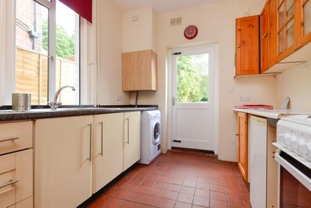 4 bedroom semi-detached house to rent - Photo 2