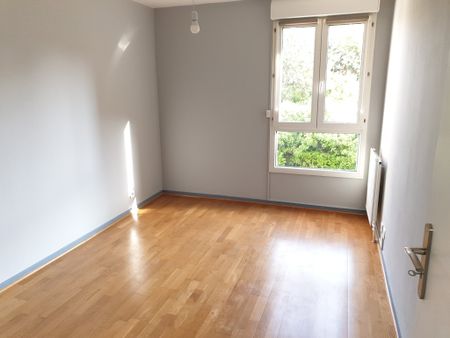 Location Appartement 3 pièces 82m² MARSEILLE 8ème - Photo 4