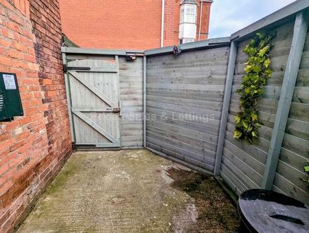 High Street, Lincoln, LN5 - Photo 3