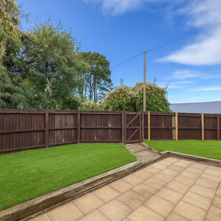 2 bedroom end of terrace house to rent - Photo 3