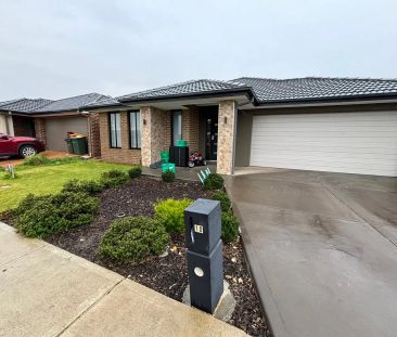 “Gorgeous Family Home!” - Photo 5