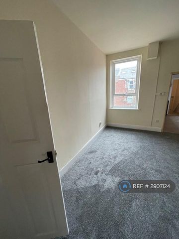5 bedroom detached house to rent - Photo 4