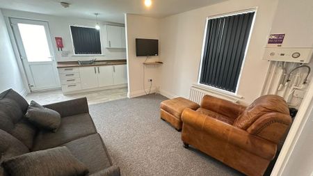 3 bedroom apartment to rent - Photo 5