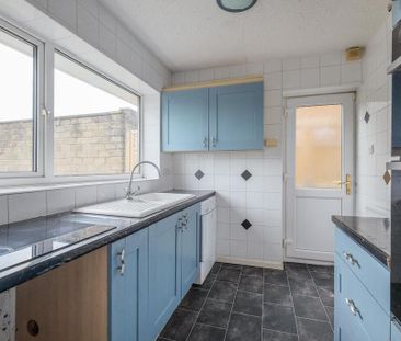 4 bedroom semi-detached house to rent - Photo 6