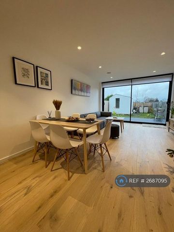 3 bedroom semi-detached house to rent - Photo 4