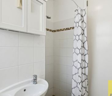 Well Presented Apartment Right Near UWA - Unfurnished - Photo 3