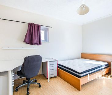 5 bedroom detached house to rent - Photo 4