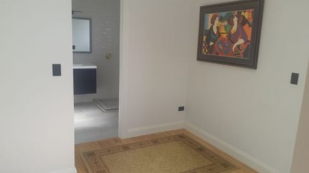 Modern, furnished, CBD, Apartment - Photo 2