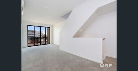 Luxury Townhouse Home - Photo 3