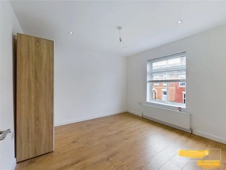 3 Bed Terraced House, Donnington Gardens, RG1 - Photo 5
