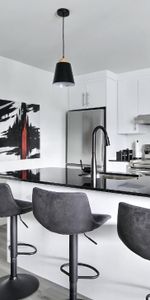 Superbe logement 4 1/2 + bureau à St-Nicolas, 2ème étage, climatisé, 2 STATIONNEMENTS EXTÉRIEURS INCLUS, LIBRE LE 1ier février 2026. - Photo 3