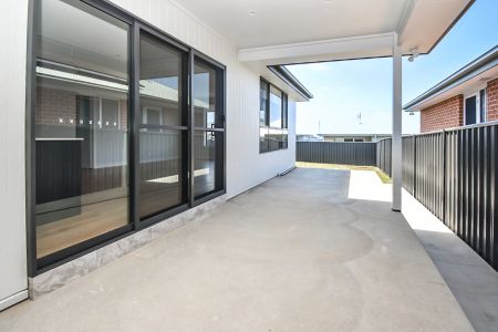 19 Whitebox Street, Orange. - Photo 3