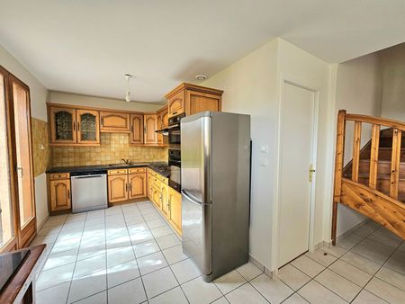 Location Maison 6 pièces 120m² LA ROCHE BLANCHE 63670 - Photo 2
