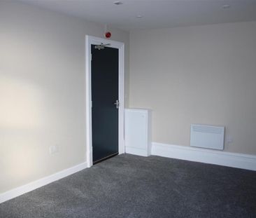 Ground floor flat to rent - Photo 2