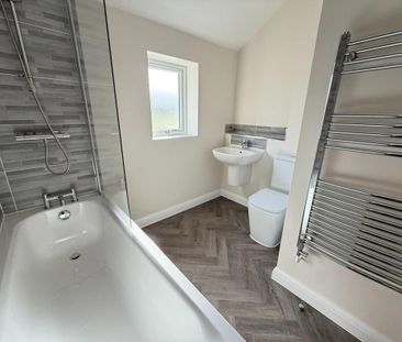 3 bedroom semi-detached house to rent - Photo 6