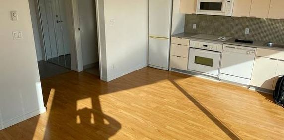 - One-Bedroom + Den Apartment in Downtown Vancouver with City view - Photo 2