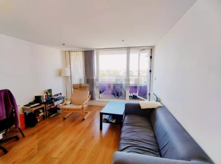 2 Bedroom 1 Bathroom - Photo 2