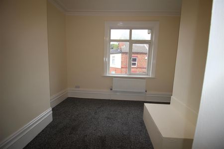 2 Bedroom Terraced House for Rent - Photo 2