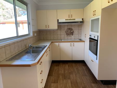 Sunny Four Bedroom Home - Photo 5