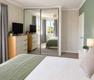 Te Atatu Peninsula Gem – Stylish, Spacious & Ready to Enjoy - Photo 2