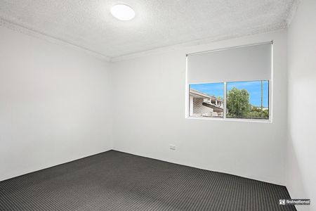 Convenient Living in the Heart of Penrith - Photo 2