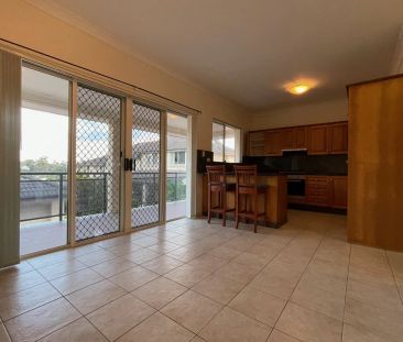 Renovated 3 Bedroom Townhouse with Scenic District Views - Photo 4