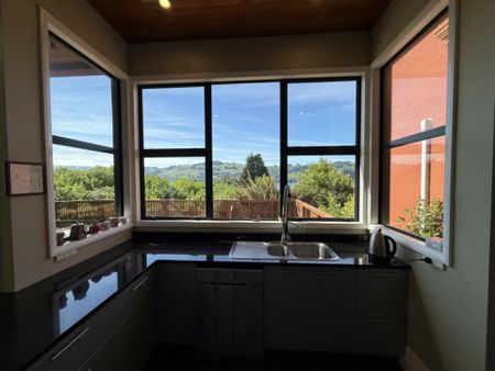 5 Bedroom Home with Sweeping Harbour Views - Photo 2