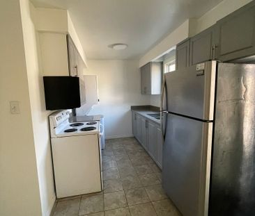 For Lease - 24 Sylvia Street Unit# Front Unit, Barrie, Ontario - Photo 2