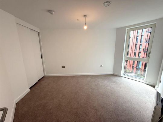 The Railings, Middlewood Locks - Photo 1