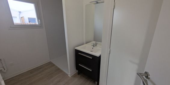 Location Appartement 3 pièces 68m² DOMPIERRE SUR MER 17139 - Photo 3