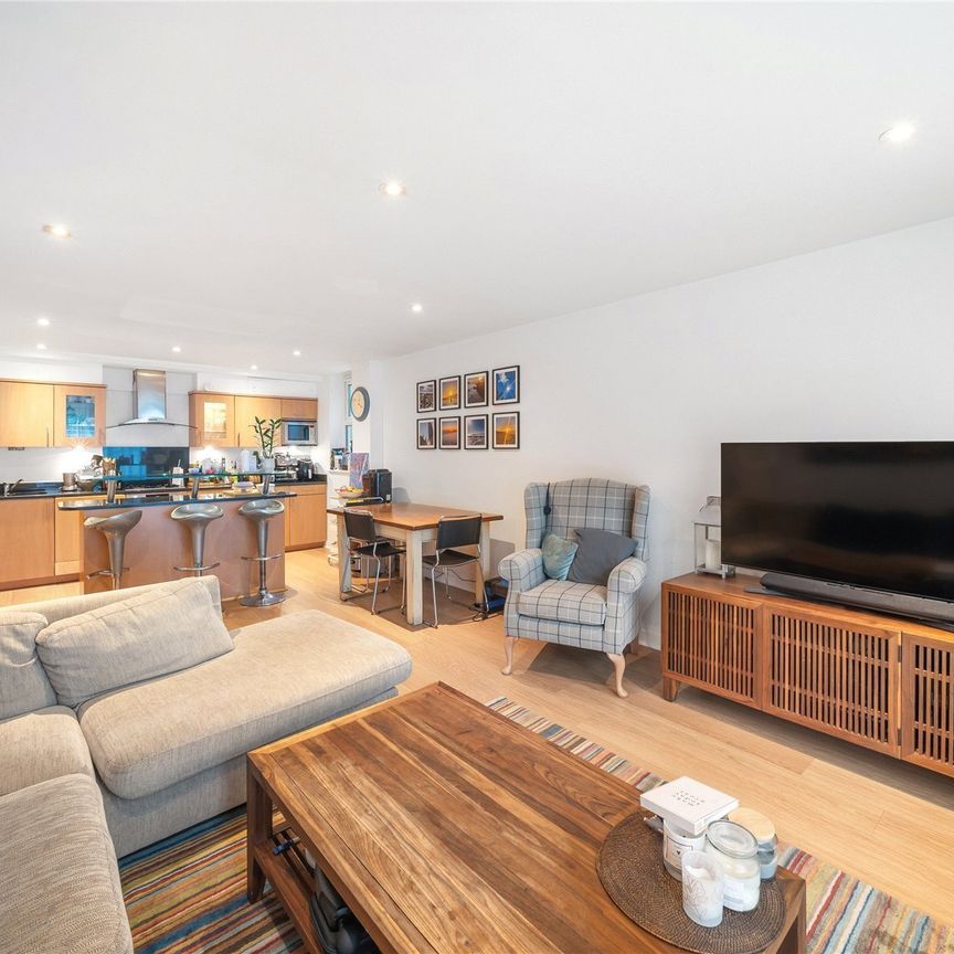 Hightrees, 9 Queensmere Road, London, SW19 ground floor flat to rent - Photo 1