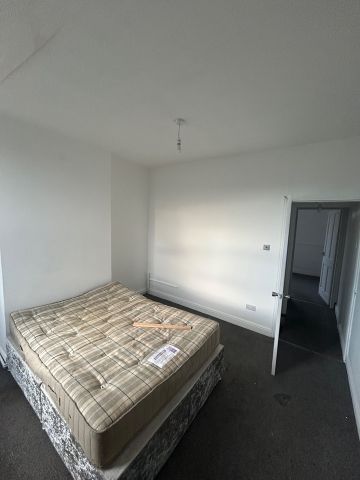 3 Bed Semi-Detached House, Rossington Road, NG2 - Photo 4