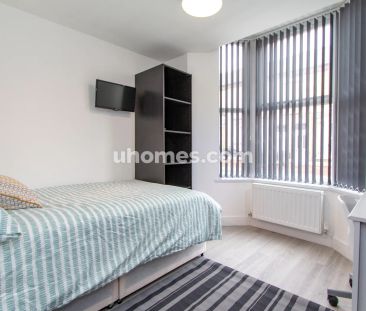 6 Bedrooms 2 Bathrooms - Photo 3