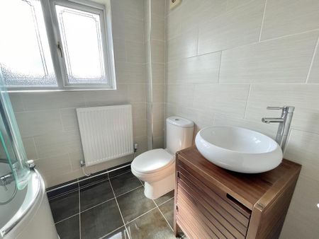 3 bedroom link detached house to rent - Photo 3