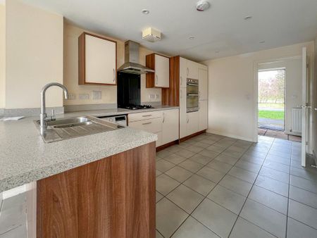 4 bedroom end of terrace house to rent - Photo 5