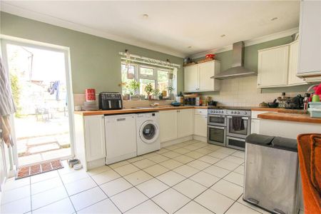 3 bedroom end of terrace house to rent - Photo 5