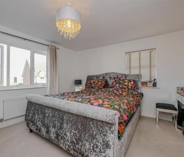 4 bedroom semi-detached house to rent - Photo 5