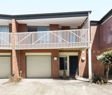 Enjoy Low-Maintenance Living - Photo 4