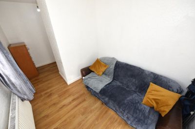 2 bedroom Flat in Otley Road, Leeds - Photo 1