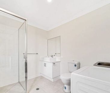 Stylish, Sleek & Surprisingly Spacious – 1-Bedroom Duplex Gem in Lo... - Photo 4