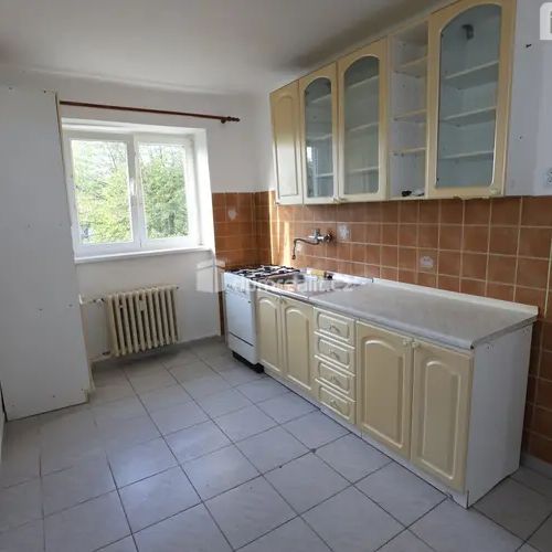 Udržovaný byt 2+1 ve druhém patře cihlové budovy v Ostrově - Photo 1