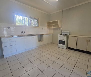 Large One Bedroom Unit in Townview - Photo 2