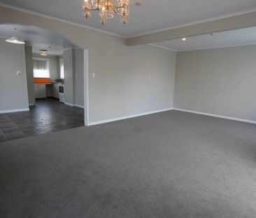 Beauty on Bristol - Photo 5