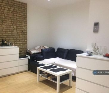 Studio to rent - Photo 2