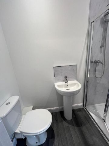 1 bedroom in a house share to rent - Photo 5