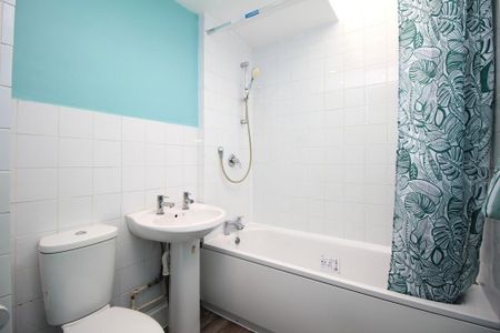 3 bedroom terraced house to rent - Photo 3