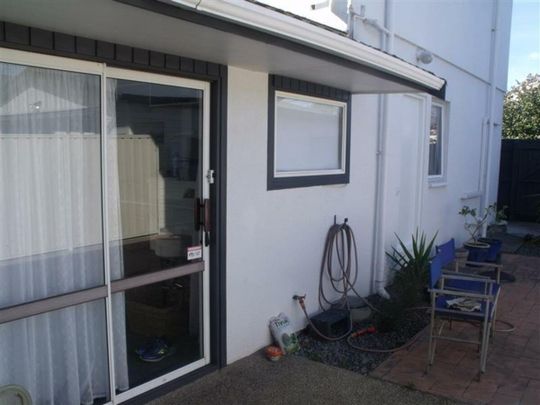 Move in for Christmas - Fully Furnished Flat in Havelock North. - Photo 1