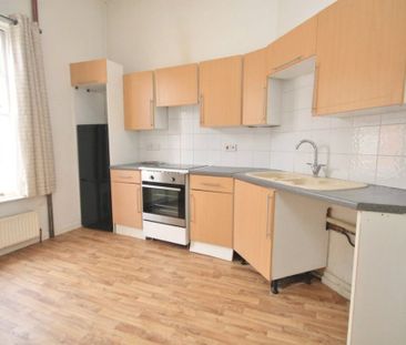 2 Bedroom Flat / Apartment - High Street - Photo 4